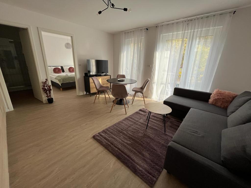 Mathias Premium Apartments Сегед Экстерьер фото